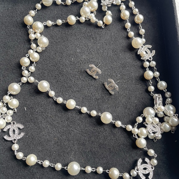 Chic Pearl Long Necklace with Silver-Tone and Silver Stud Earring Set - Picture 2 of 4